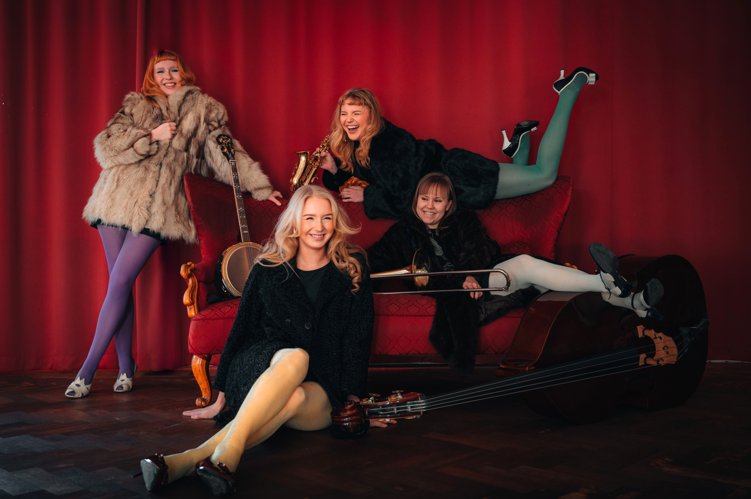 The Carling Sisters 2026 liggande2 Oscar Dahl